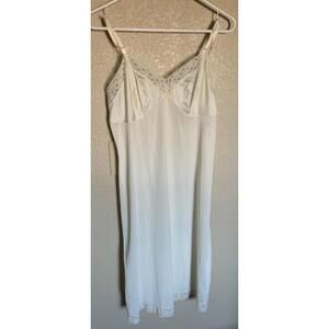 Vintage Vanity Fair Full Slip Ivory Women’s 36 Long Silky Nylon Lace